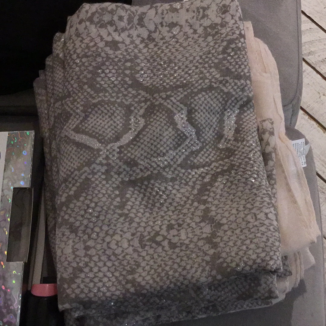 Slangeskindsprint tørklæde grå by Krone 1