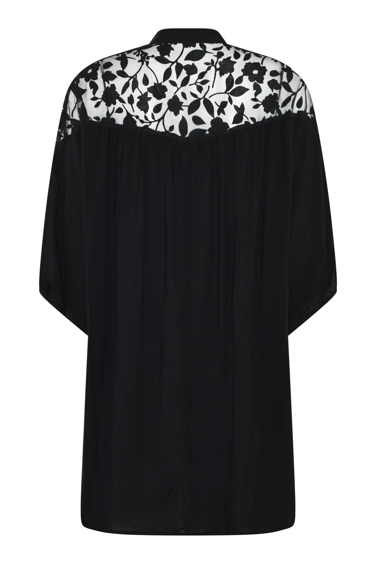 Que tunic with short sleeves and floral pieces