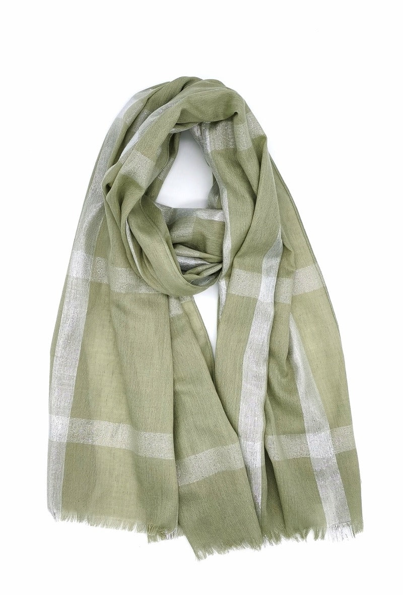Scarf with silver checks