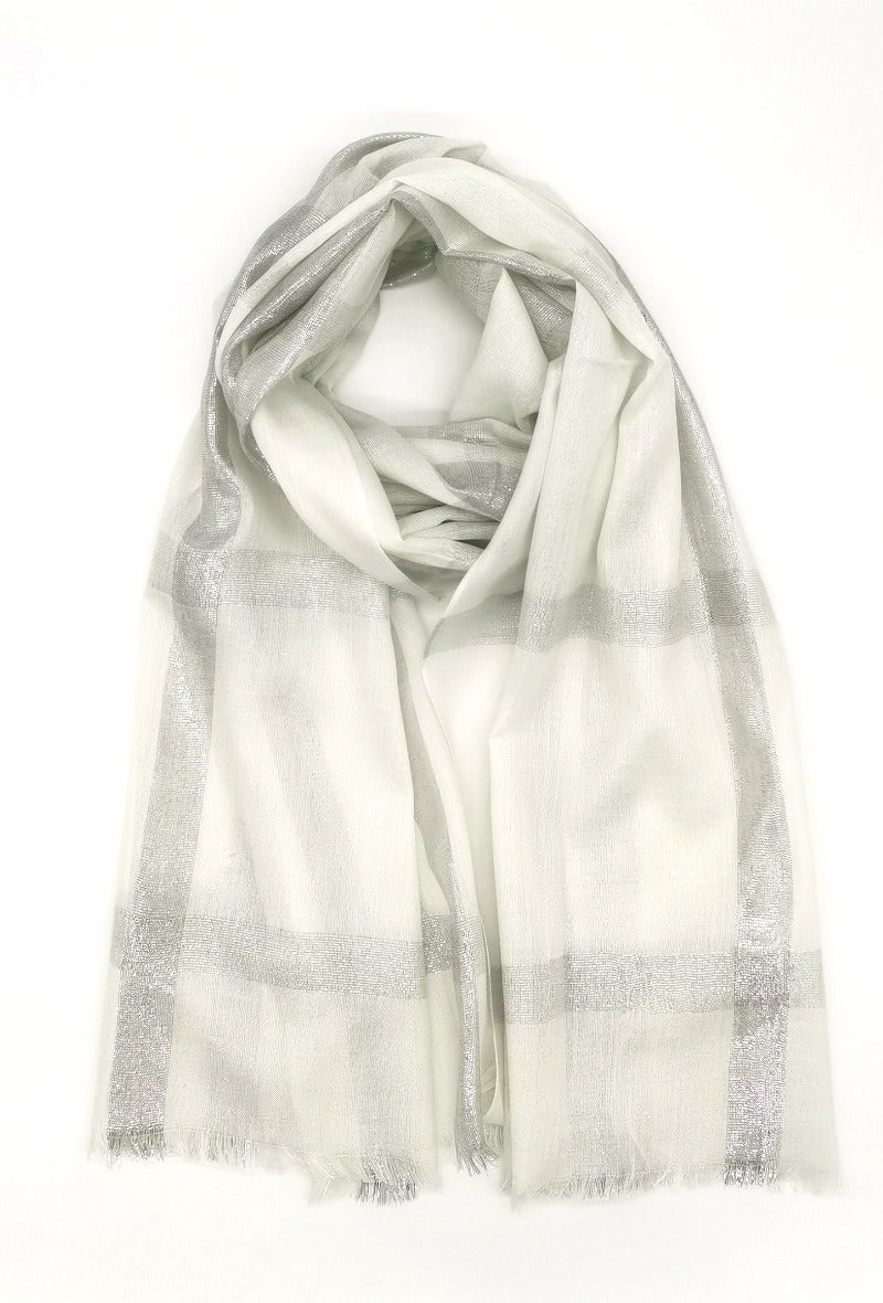 Scarf with silver checks