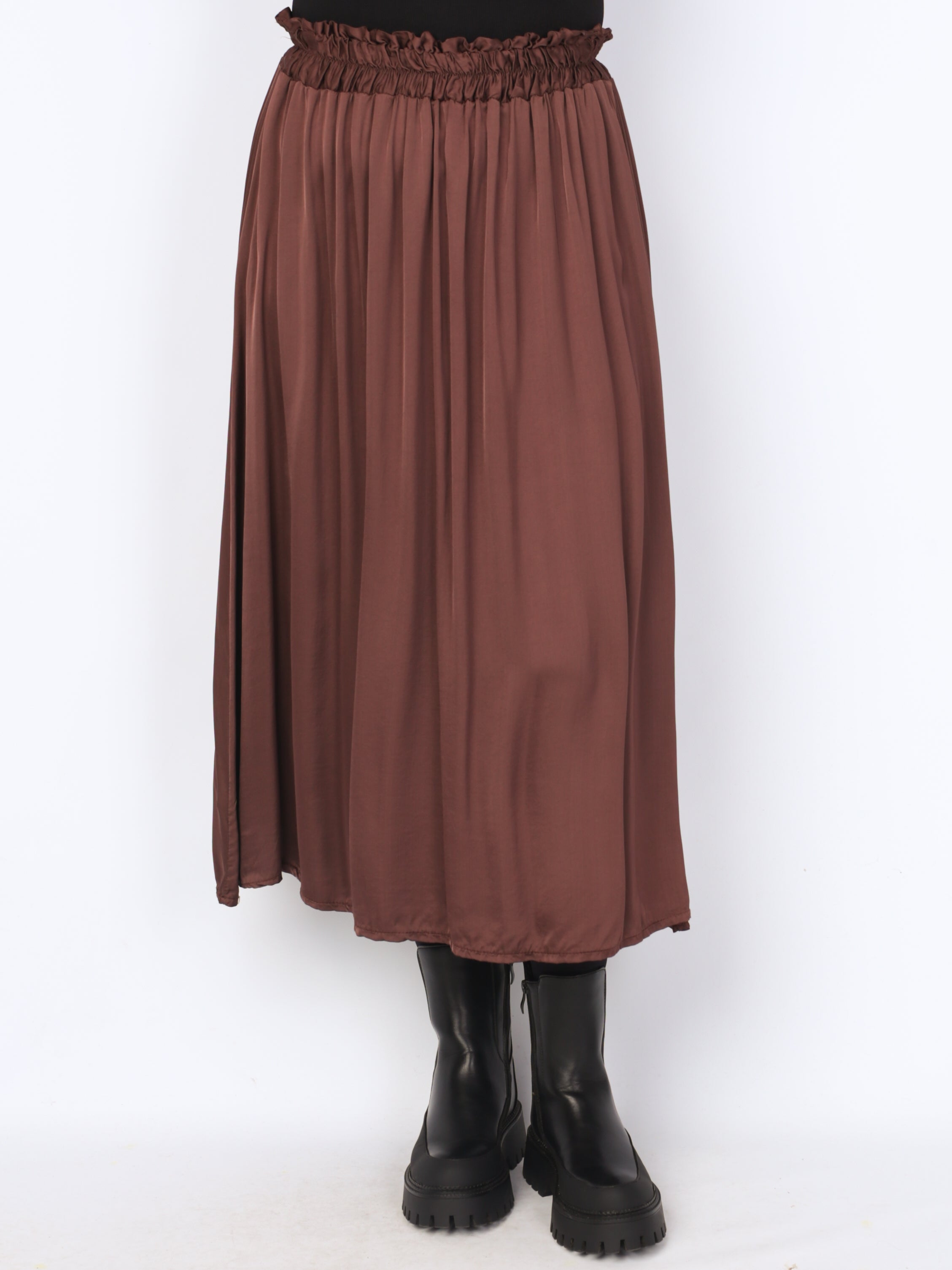Shiny short skirt with elastic