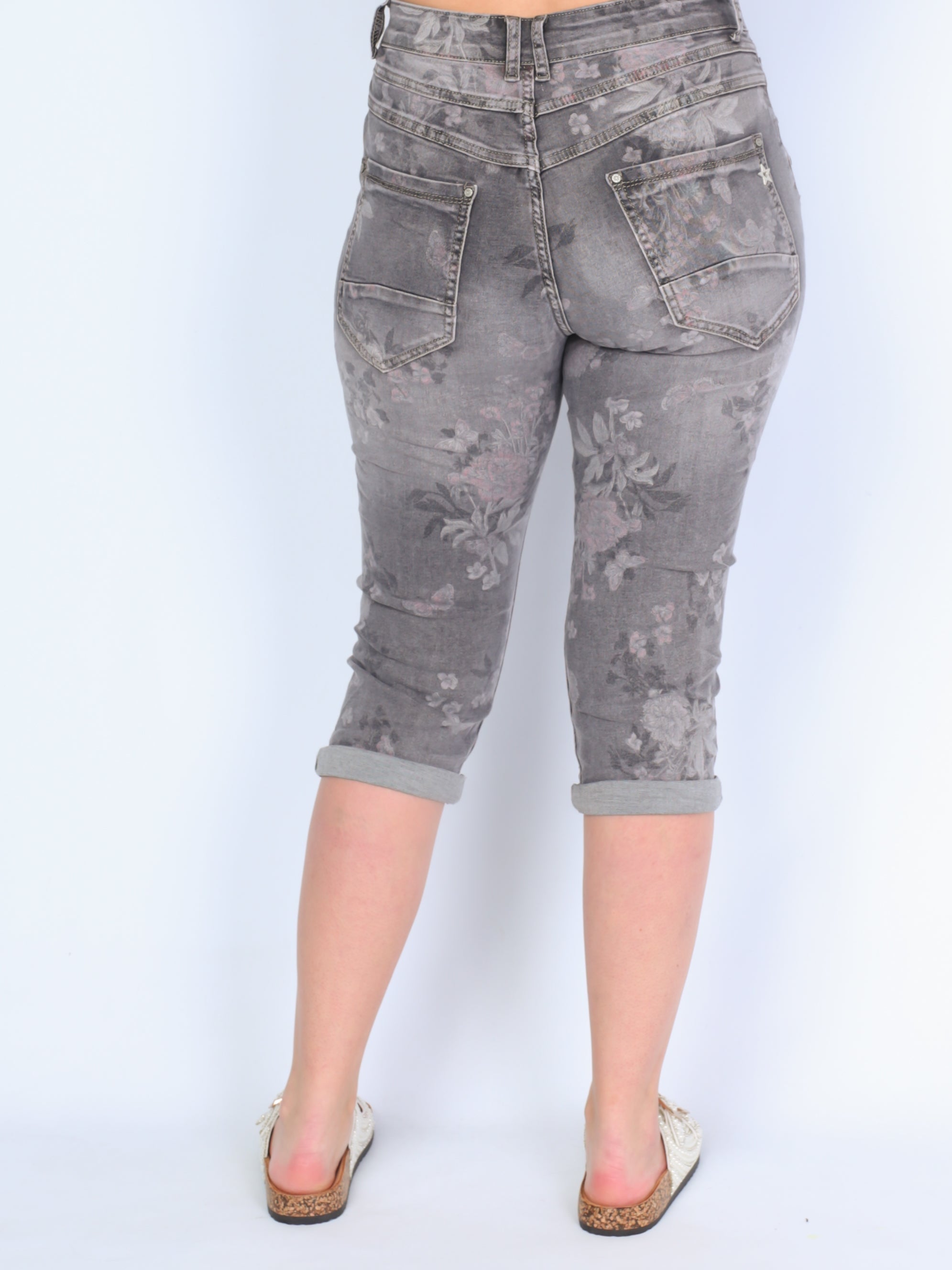 Karostar Jean Shorts with flower print grey