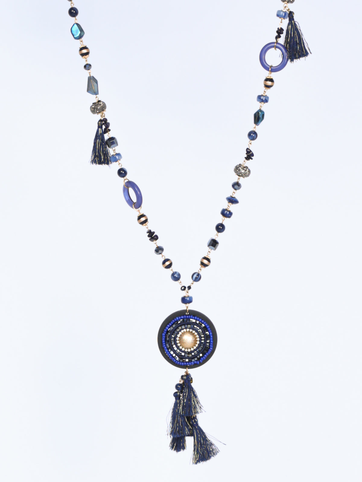 Navy necklace with round pendant gold