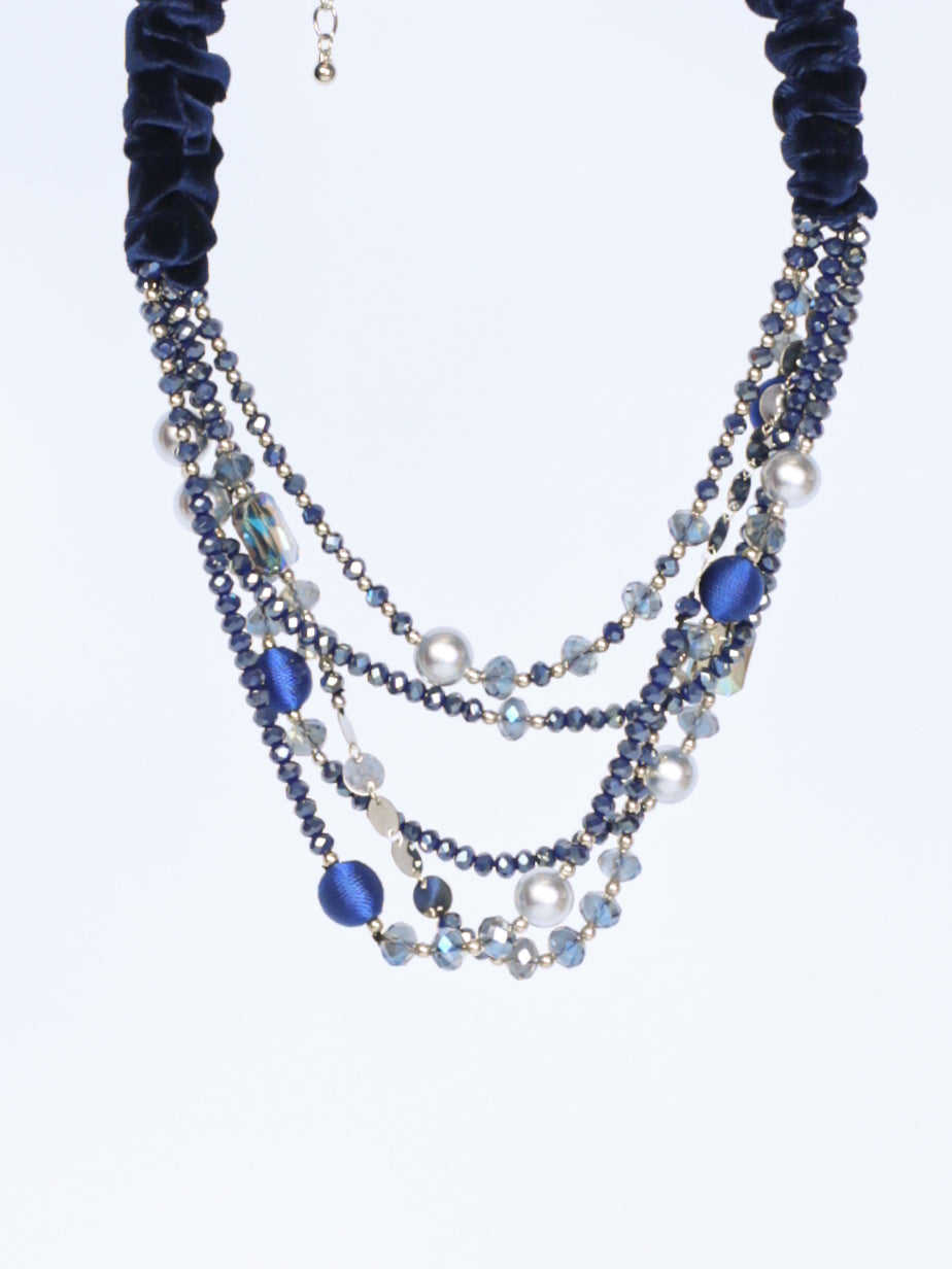 Necklace with velor