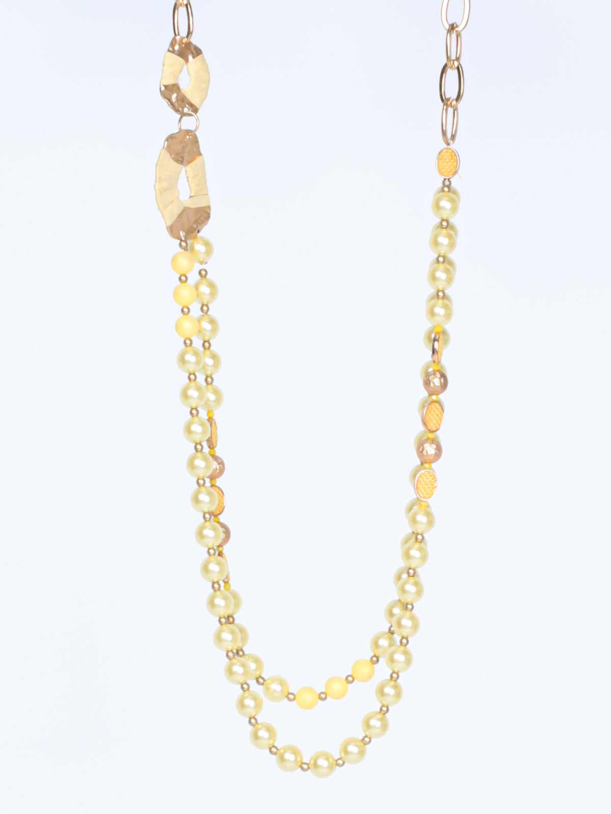 Necklace with oval pendant