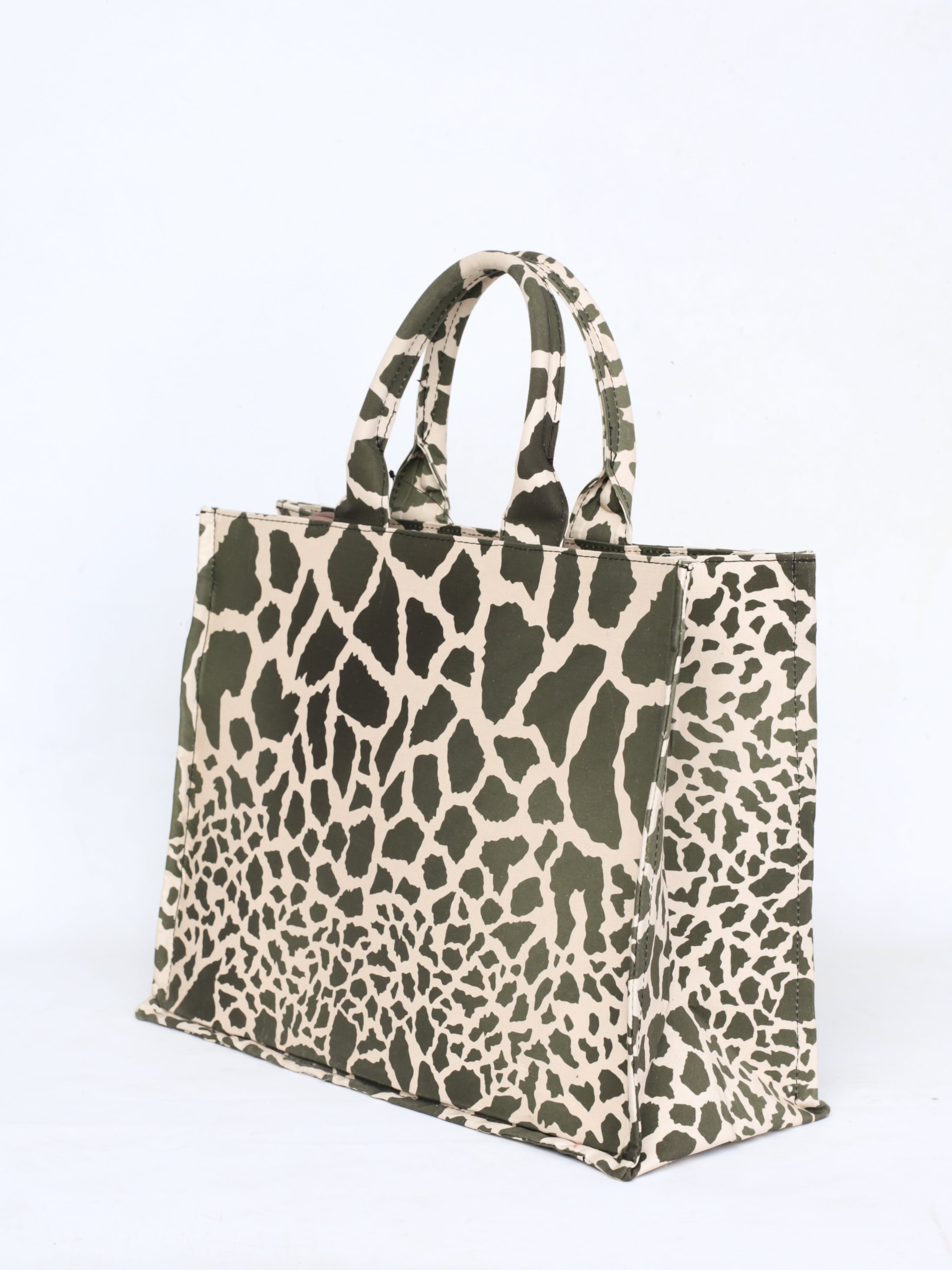 Shopper bag with animal print