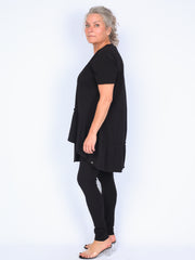 Que black T-shirt with frill