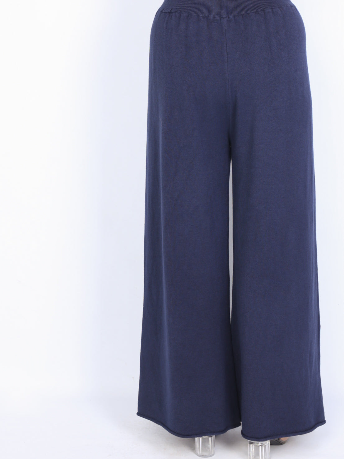 Knit trousers with width