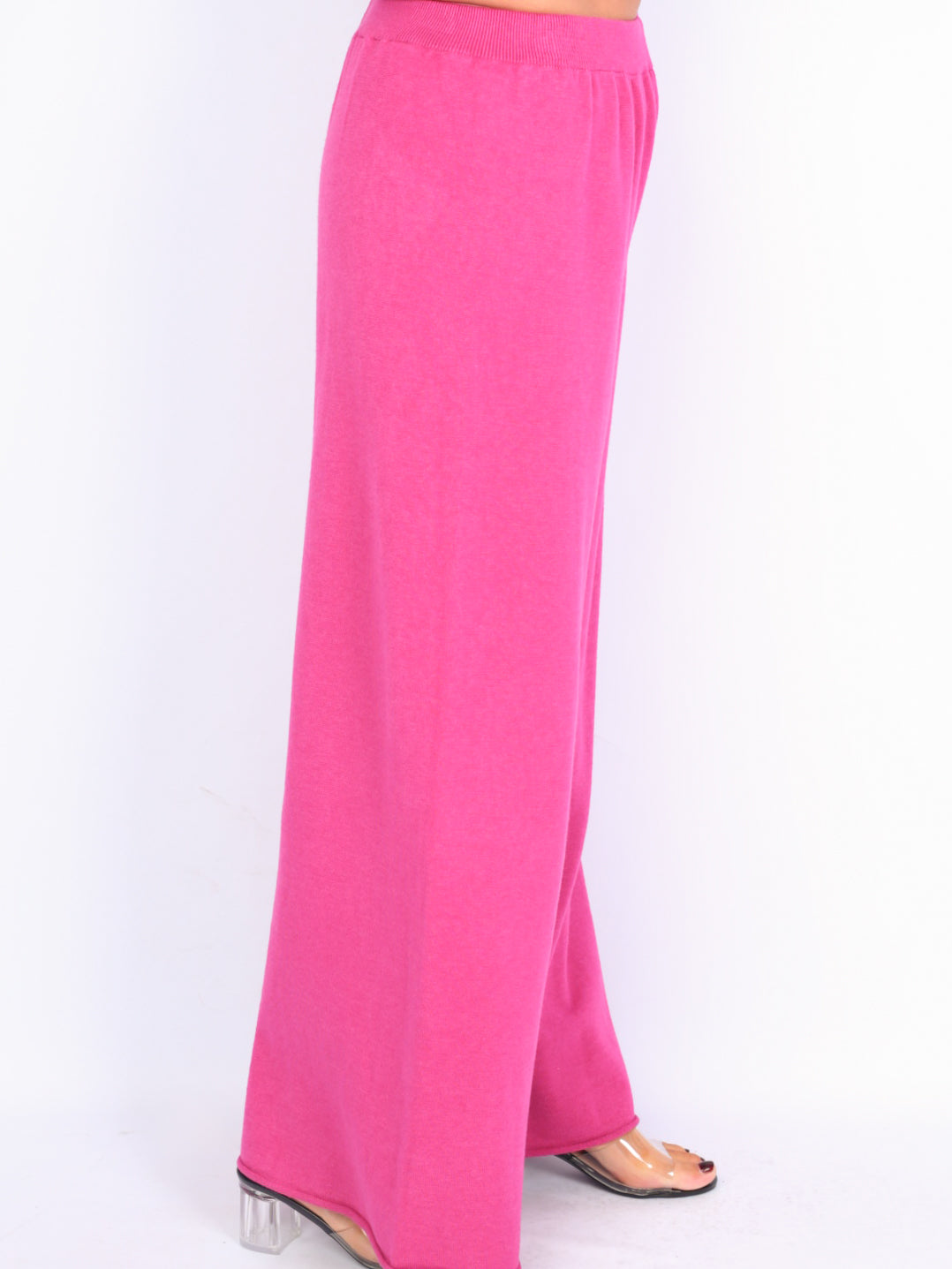 Knit trousers with width