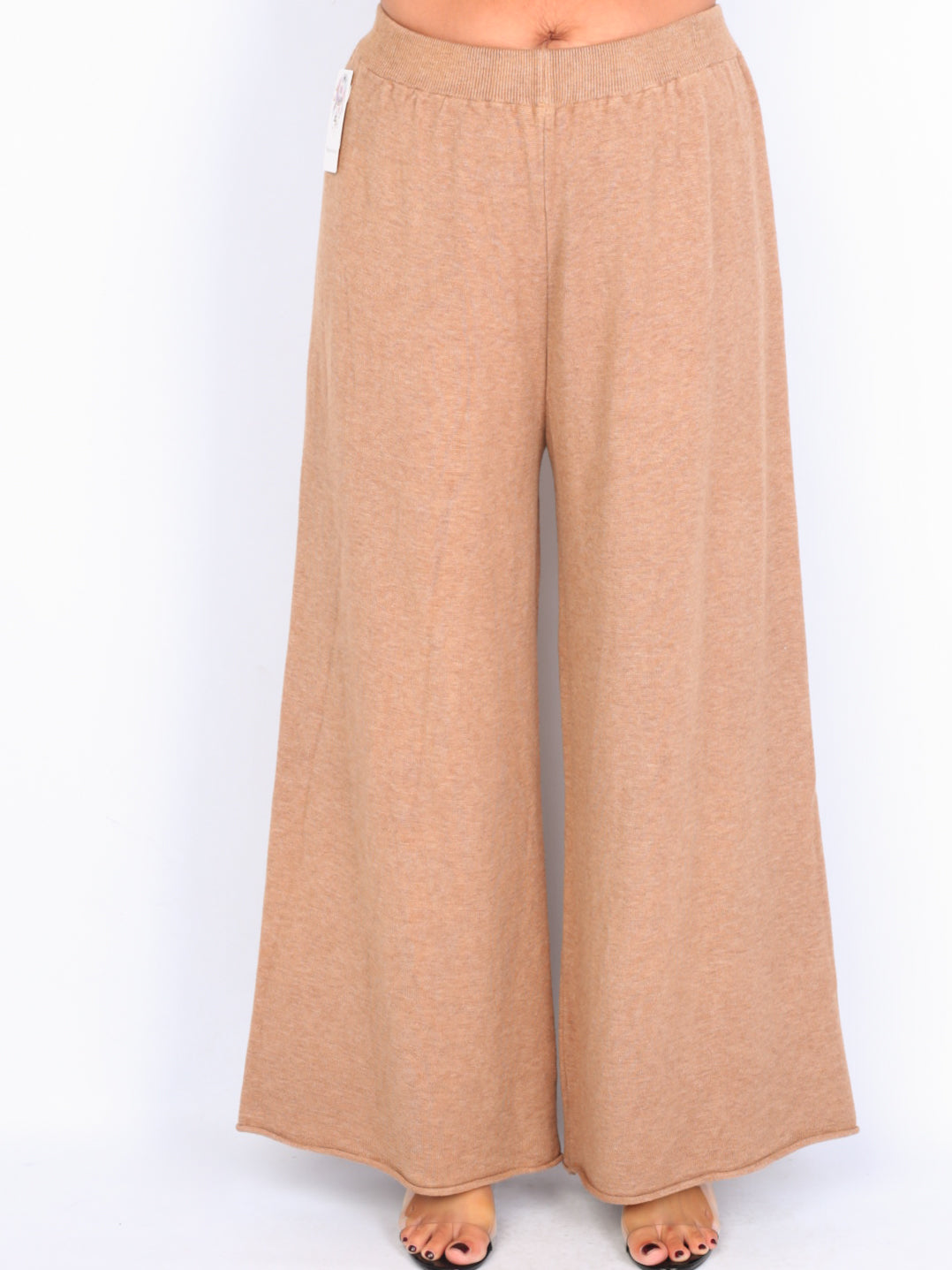 Knit trousers with width