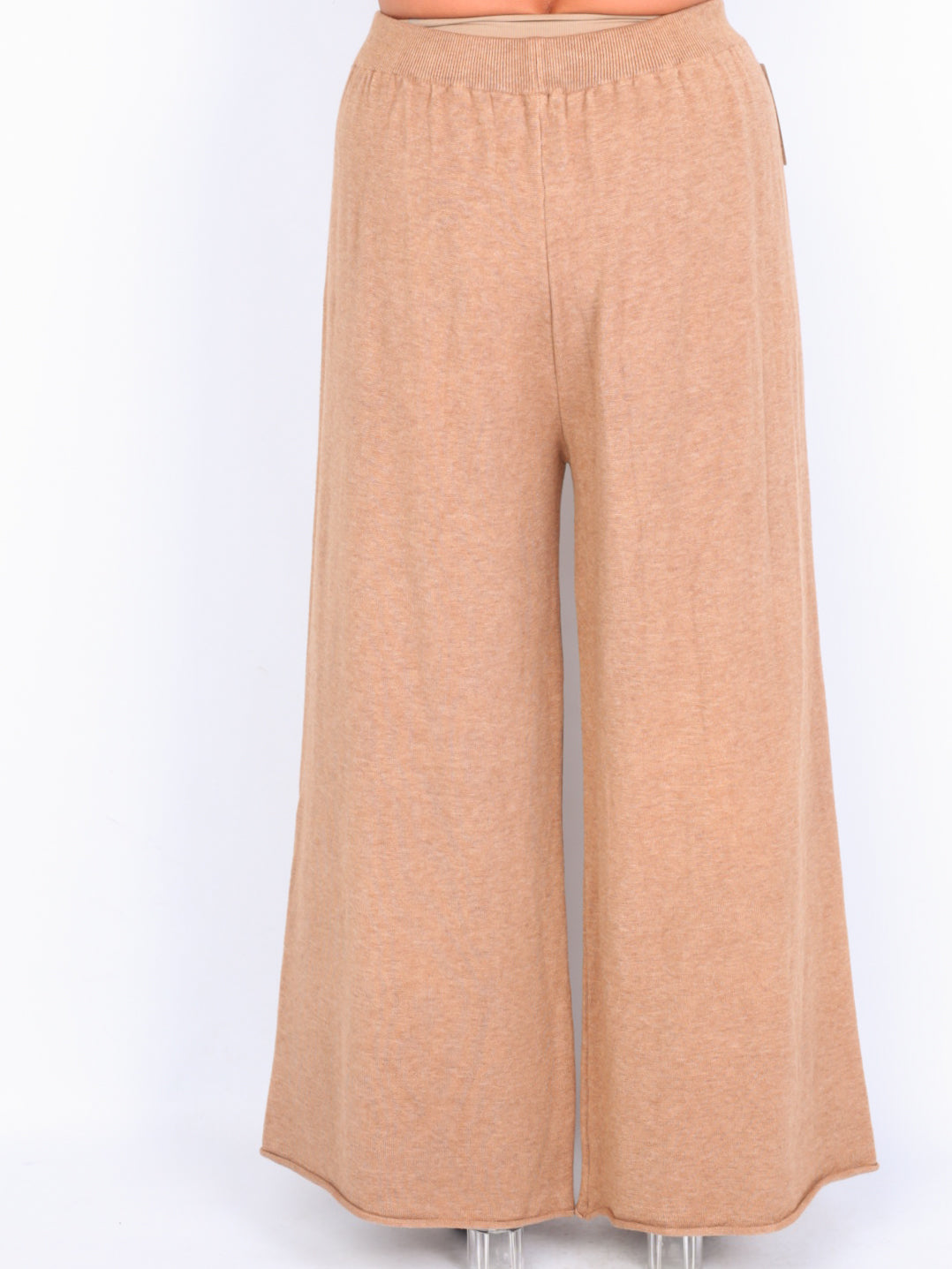 Knit trousers with width