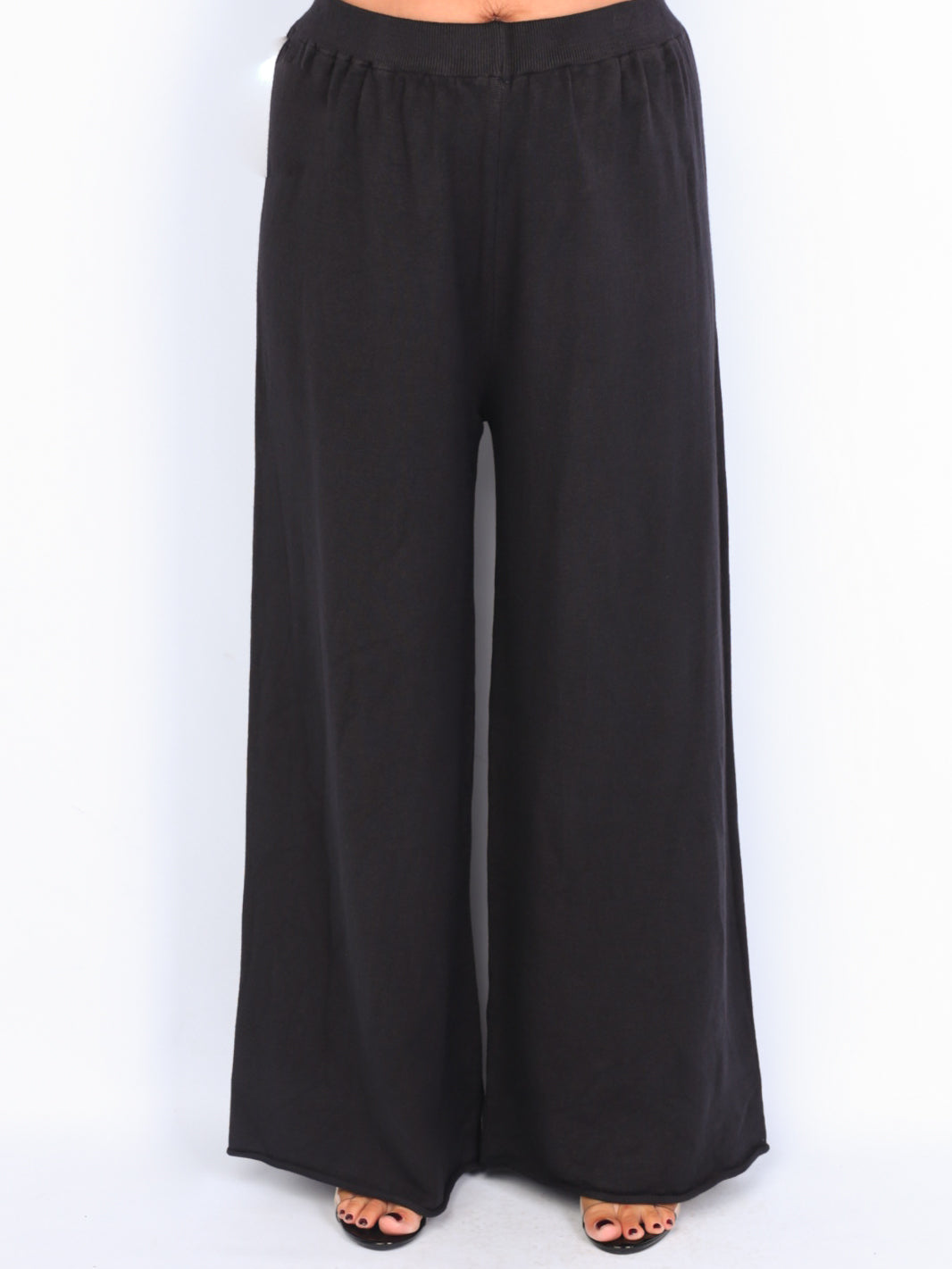 Knit trousers with width