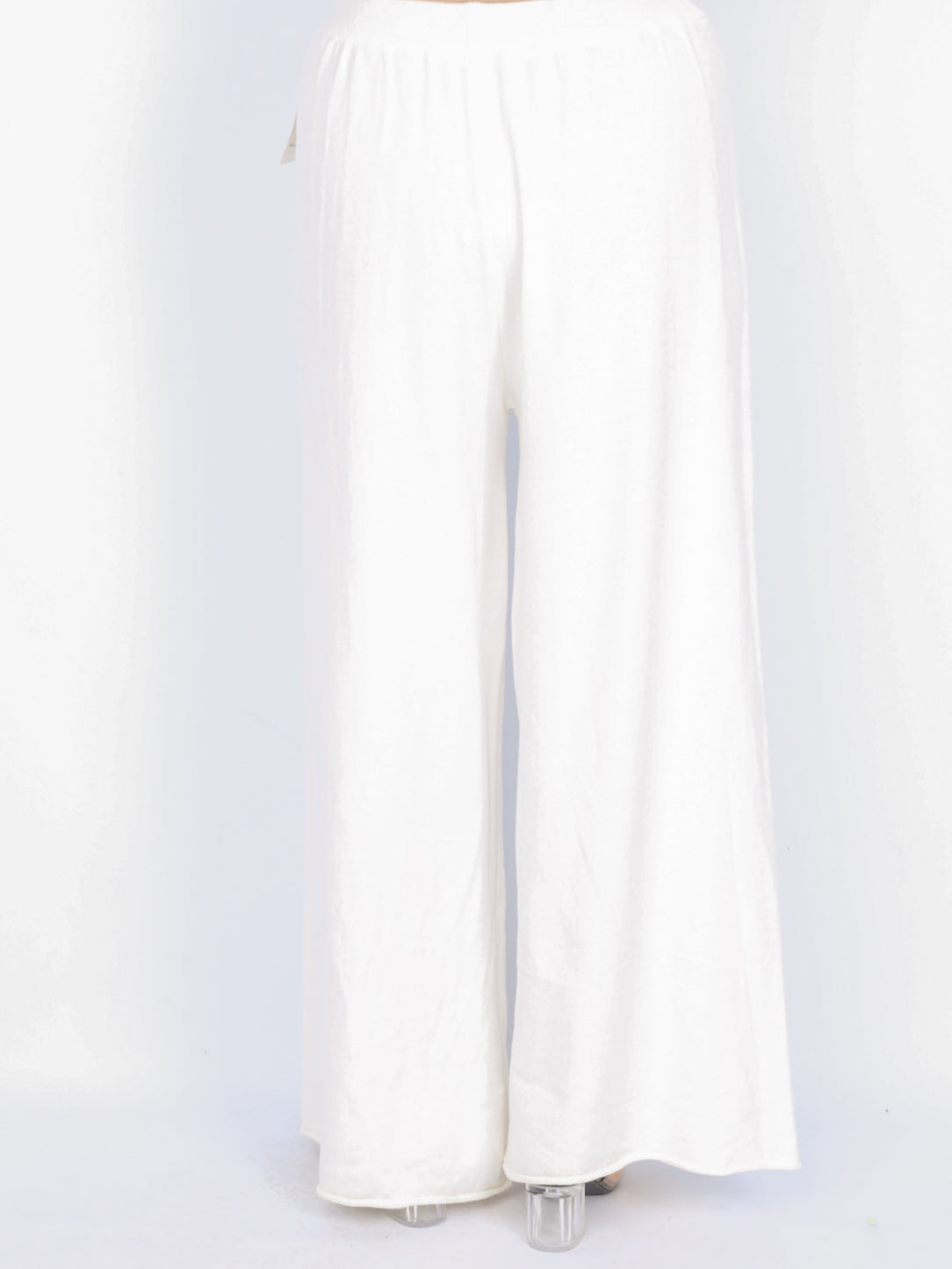 Knit trousers with width