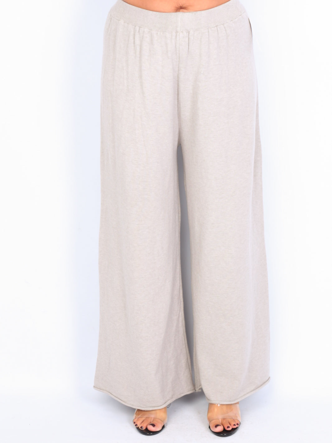 Knit trousers with width