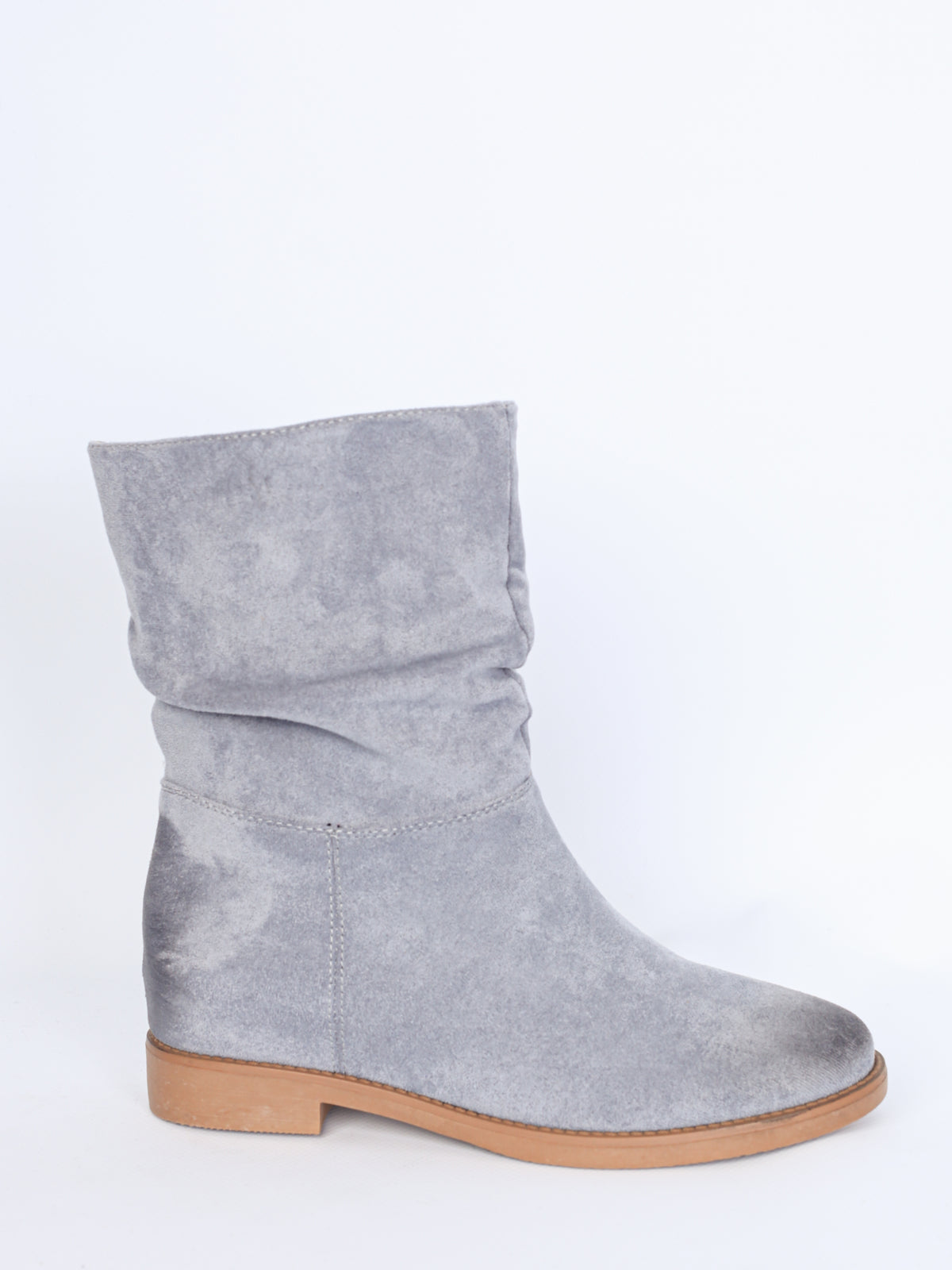 Boots with wrinkle detail