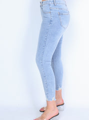 Jeans with classic fit and fringe light wash