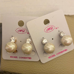 Ear clip with pearl