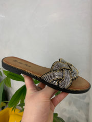 Flat sandals with bling