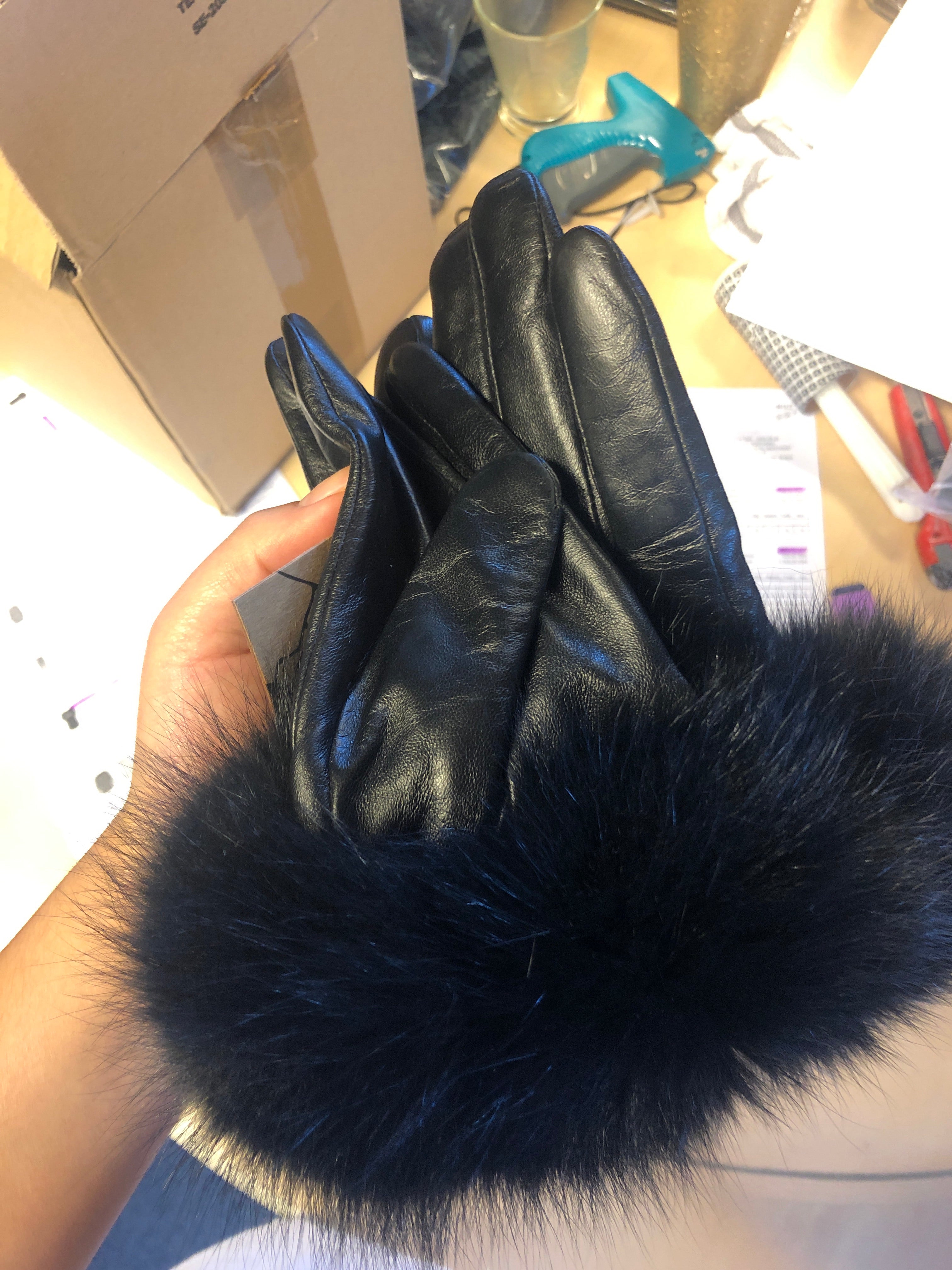 Crown 1 - Gloves with fur trim and finger touch
