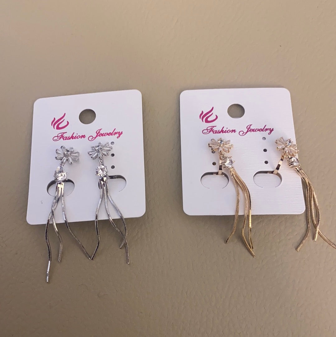 Earrings with flower clip