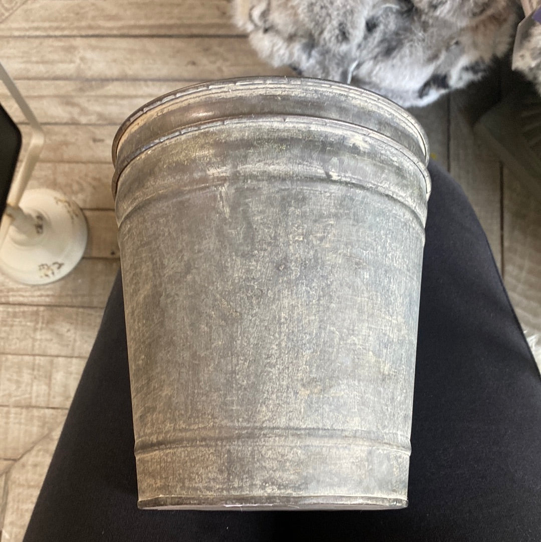 Gray iron pot