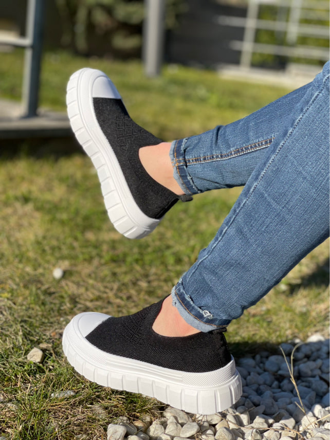 Sock sneakers with detail