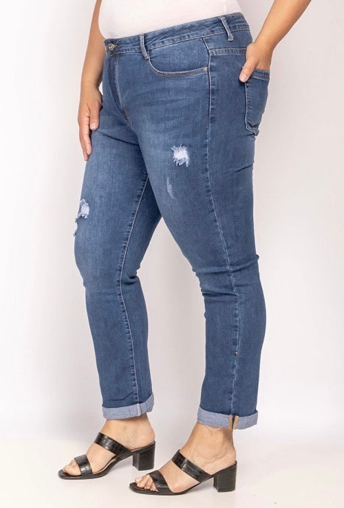 Jeans with straight legs and holes