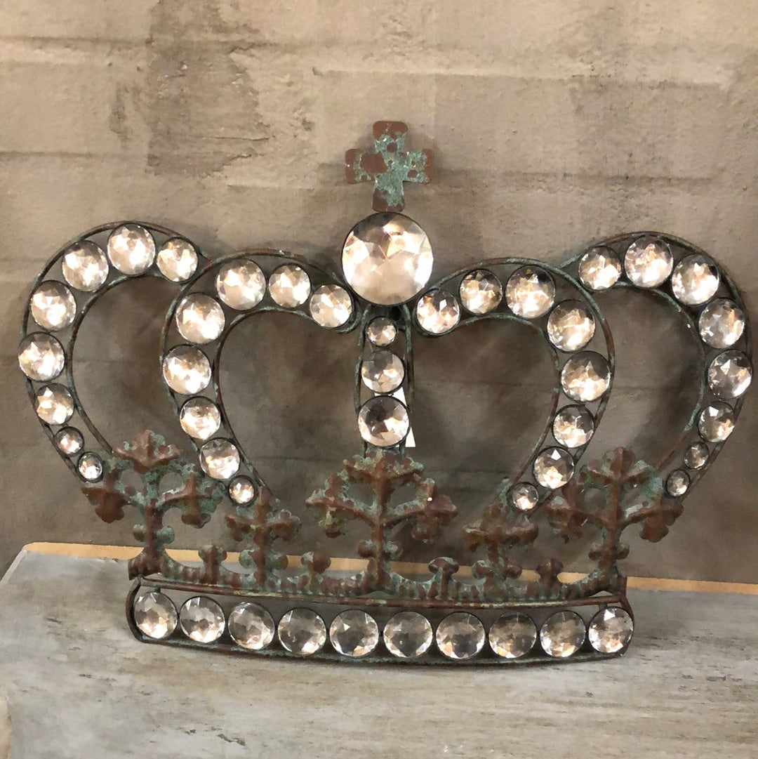 CROWN WITH CROSS WALL DECOR