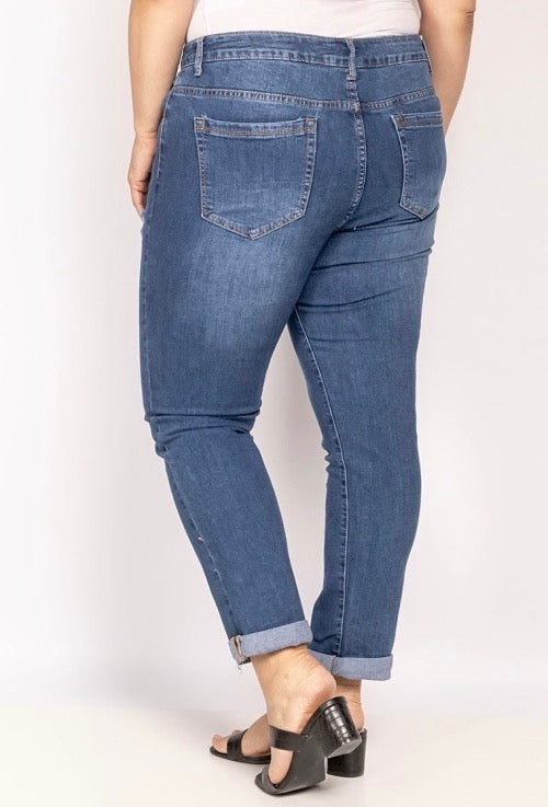 Jeans with straight legs and holes