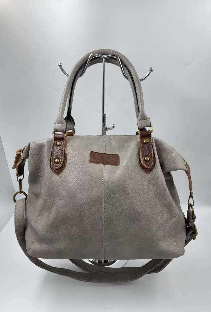 Shoulder bag with brown details